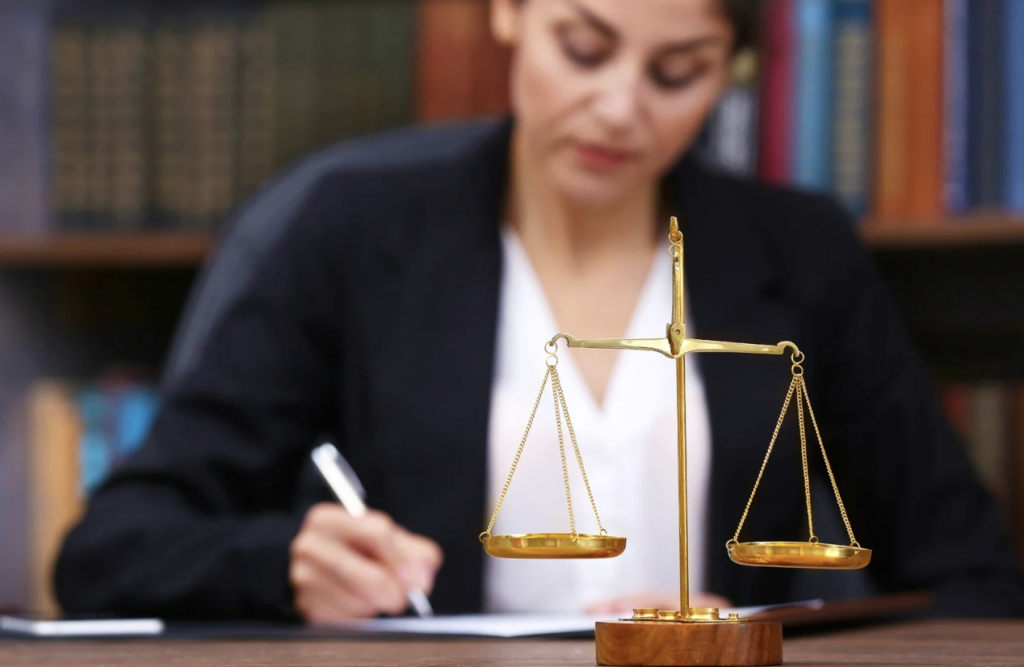 Yapay Zeka Hukuk Asistanı Seçerken Değerlendirilmesi Gereken 12 Kriter